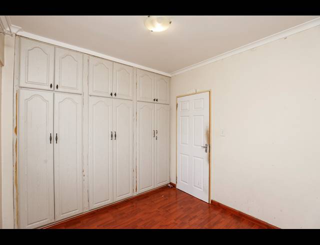 2 BEDROOM FLAT FOR SALE IN OVERPORT